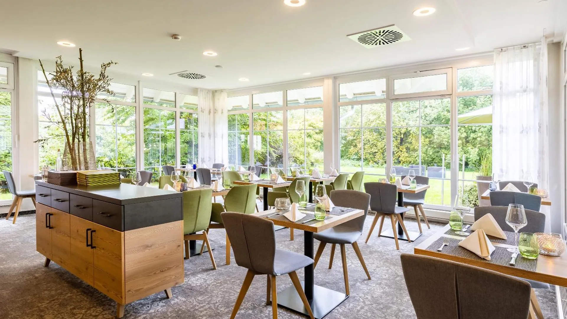 Best Western Plus Parkhotel Maximilian Ottobeuren 4*,